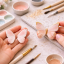 Workshop porcelánových šperkov v Košiciach 18.4.2026 | Vyrob si vlastný šperk - Vyrobím si na workshope: 1x brošňa motýľ + 1x náušnice motýlie krídla