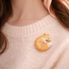 Lišiak maľovaný - porcelánová brošňa