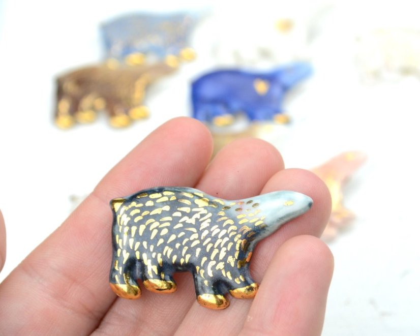 Medveď - brošňa čierna