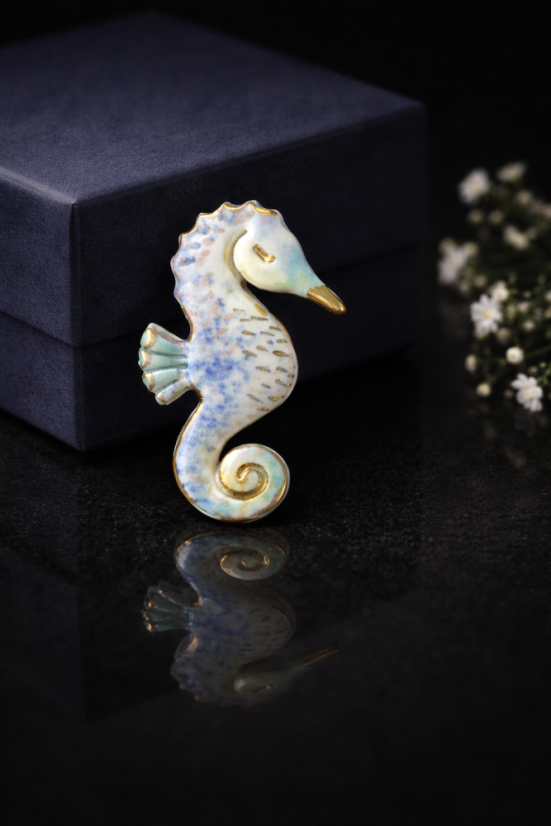 Morský koník modrý - porcelánová brošňa