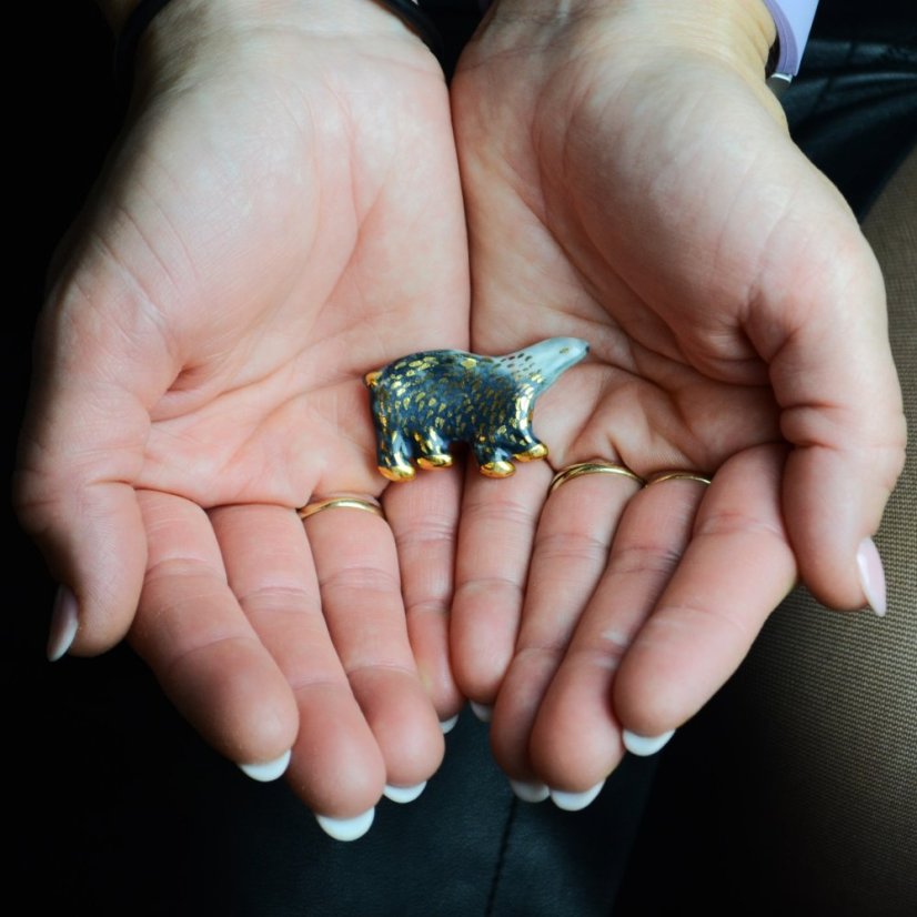 Medveď - brošňa čierna