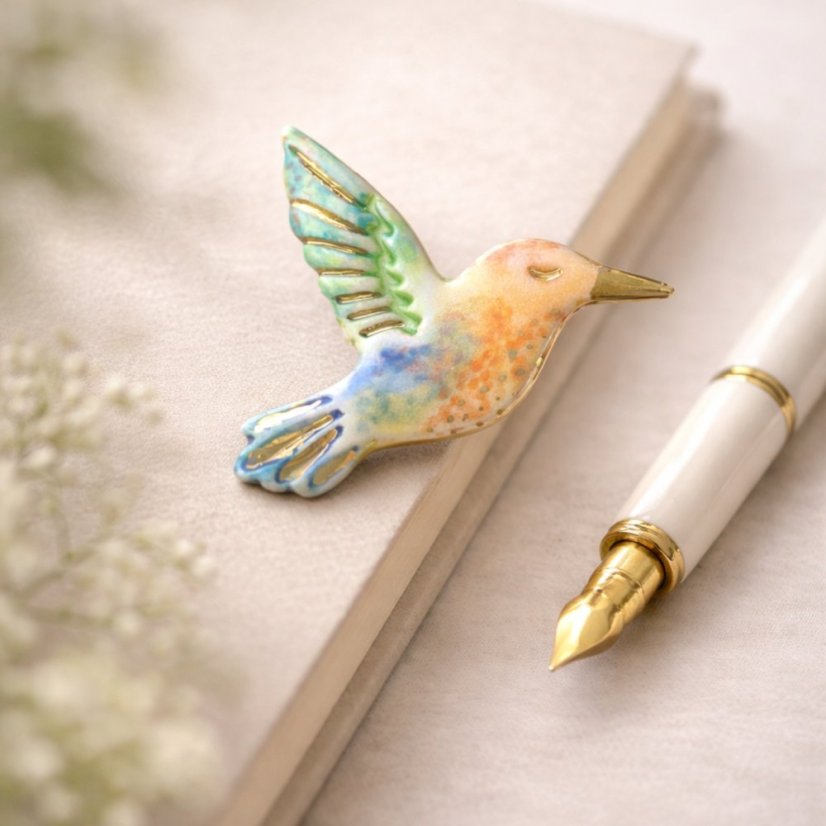 Kolibrík - ručne vyrobená porcelánová brošňa