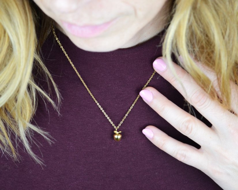 Jabĺčko - dámsky náhrdelník z chir. ocele