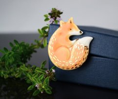 Líška - porcelánová brošňa