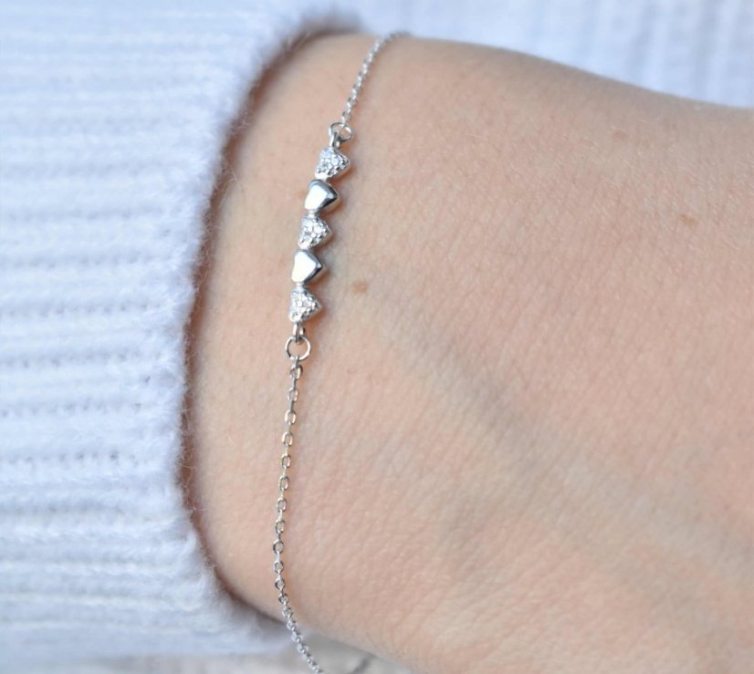 Hearts - 925 strieborný náramok so srdiečkami