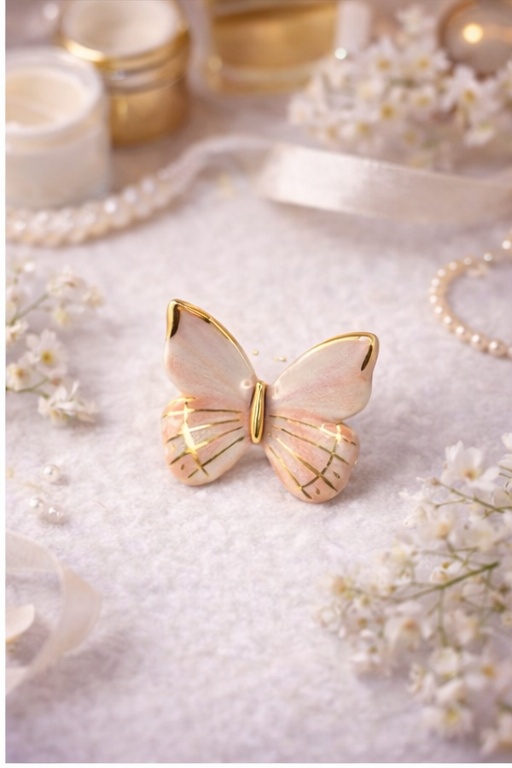 Motýľ - porcelánová brošňa