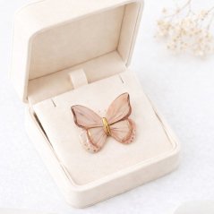Motýľ - jemná porcelánová brošňa