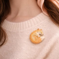 Lišiak maľovaný - porcelánová brošňa