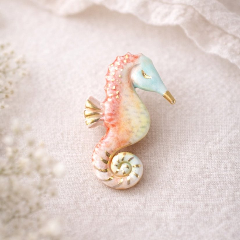 Morský koník červený - porcelánová brošňa
