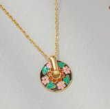 Ružový kvet - čierne pozadie