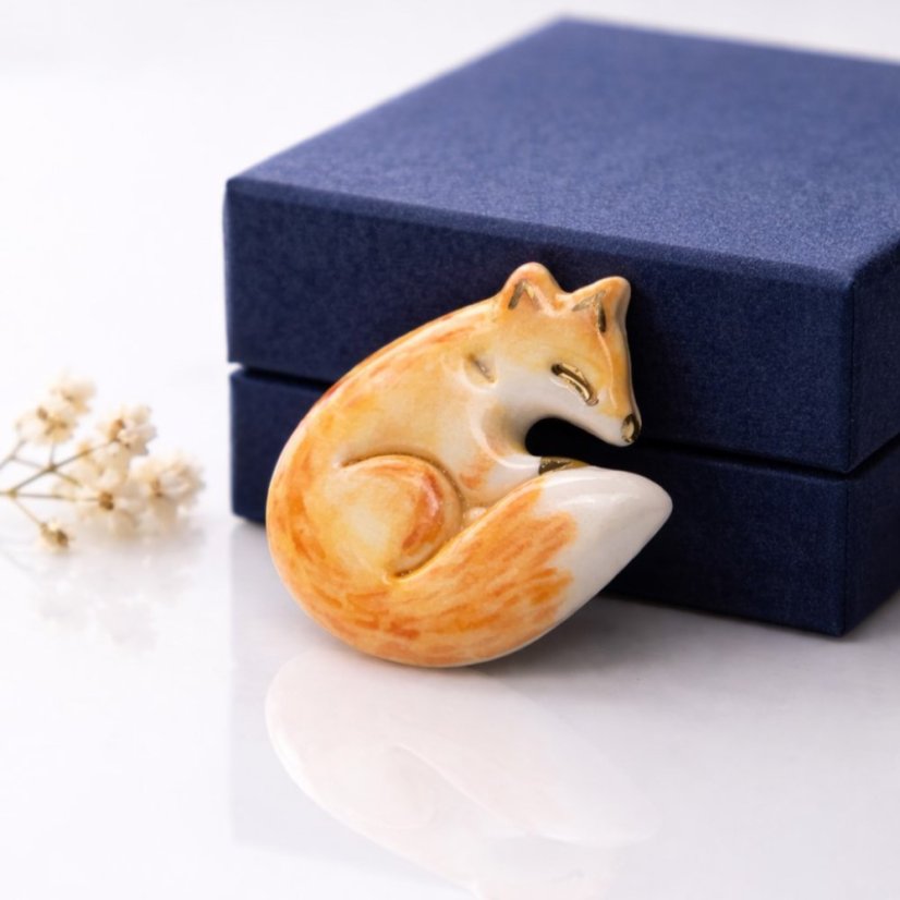 Lišiak maľovaný - porcelánová brošňa