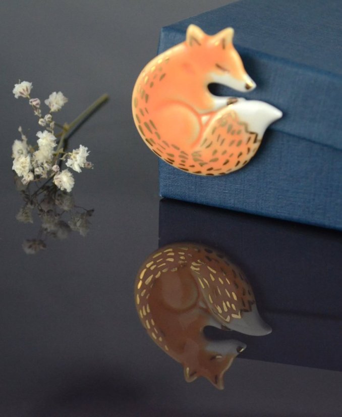 Líška - porcelánová brošňa