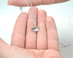 Ginko - náhrdelník s príveskom z chirurgickej ocele