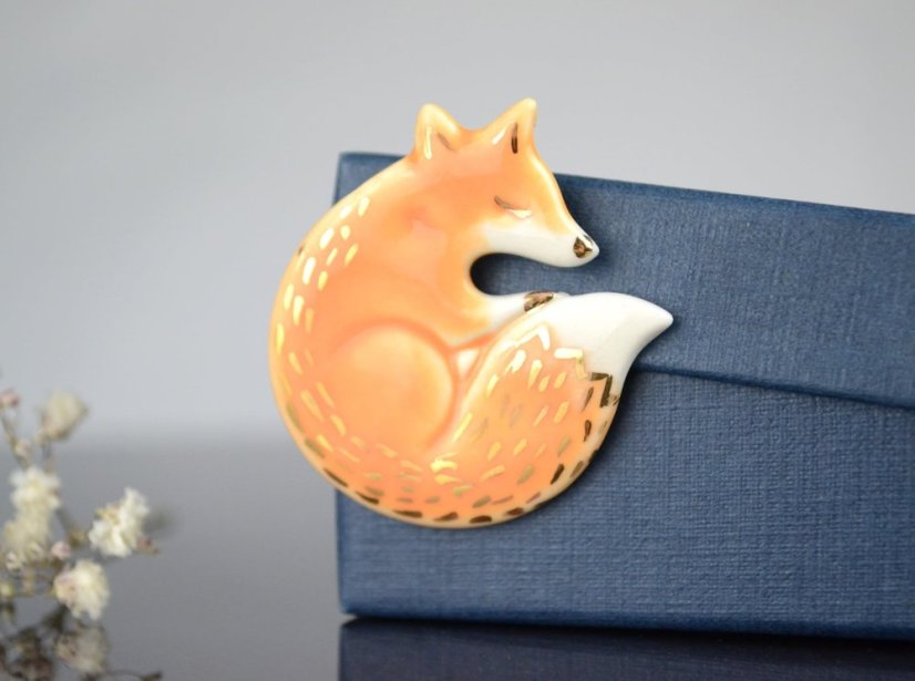 Líška - porcelánová brošňa