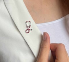 Brošna Veselý lekár / lekárka