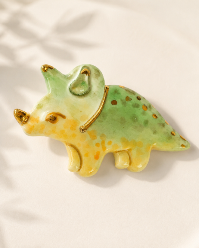 Dinosaurus - porcelánová brošňa