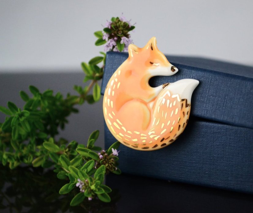 Líška - porcelánová brošňa