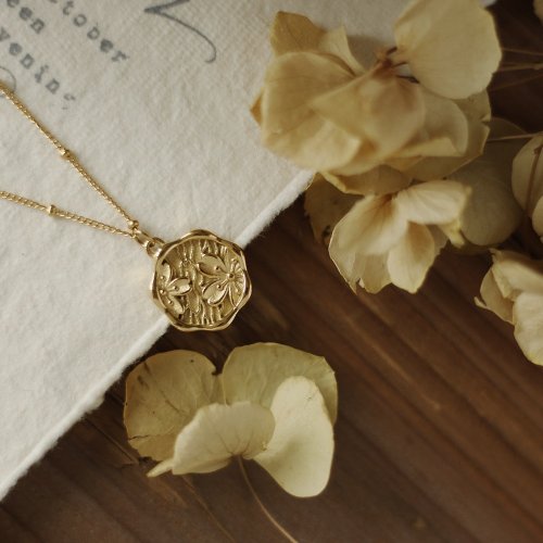 Blossom - oceľový náhrdelník s emblémom