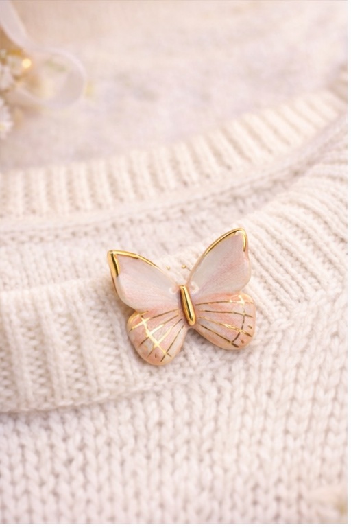 Motýľ - porcelánová brošňa