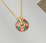 Ružový kvet - červené pozadie