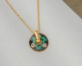 Biely kvet - čierne pozadie