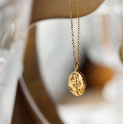 Rose - náhrdelník s príveskom z titánu