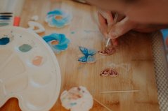 Vyrob si svoju porcelánovú brošňu doma - DIY balíček