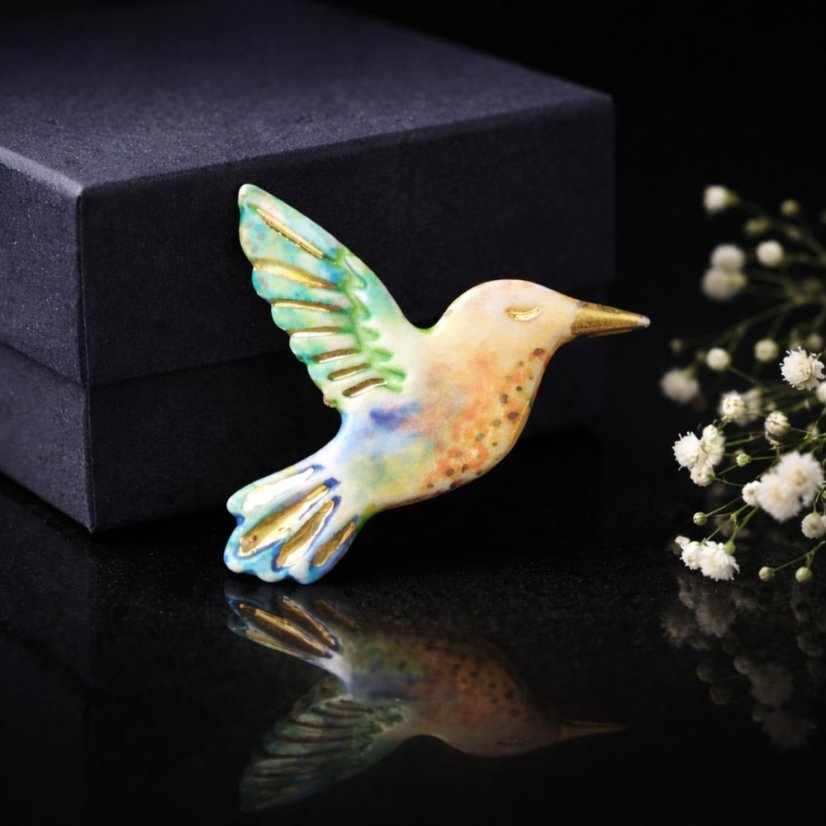 Kolibrík - ručne vyrobená porcelánová brošňa